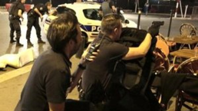 Fransa'da ''asker silah kullansın'' tartışması