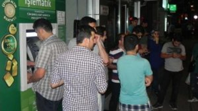 Vatandaş ATM'lere koştu
