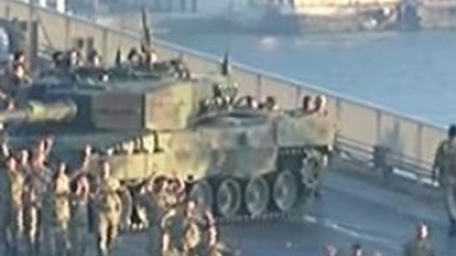 Boğaziçi Köprüsü'ndeki darbeciler teslim oldu
