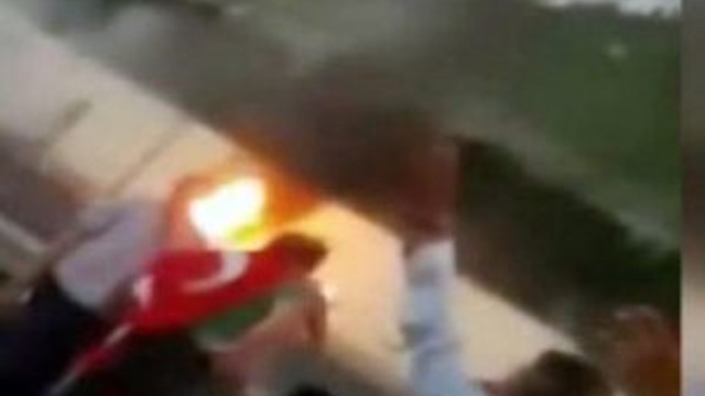 Darbeci hainler vatandaşa tankla saldırdı