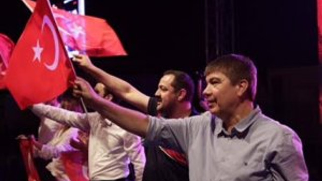 Demokrasi nöbetinde coşku katlanarak sürüyor