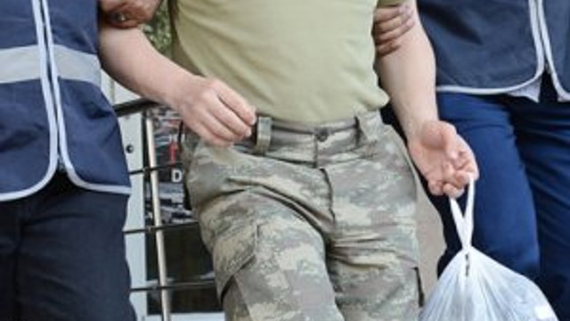 Darbeciye selam veren askere şok !