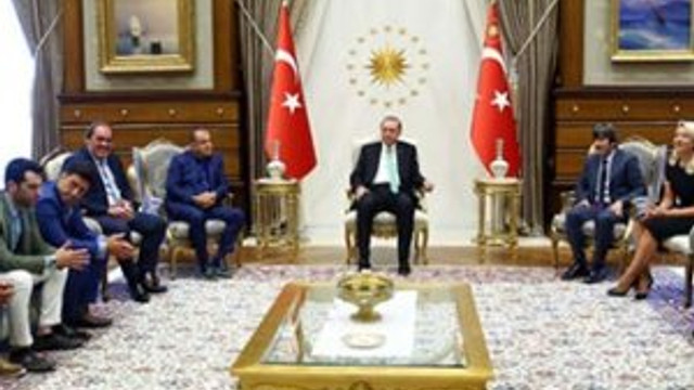 Erdoğan sanatçı ve sporcuları kabul etti !