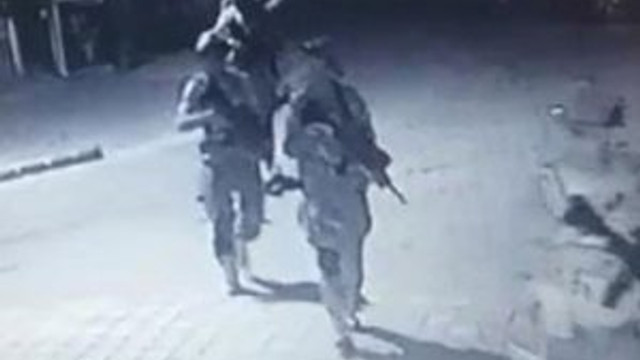 Darbeci askerler otelin yerini çevredekilere sormuş !