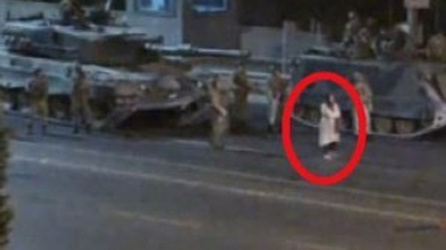 Köprüde darbecilere meydan okuyan kadın konuştu
