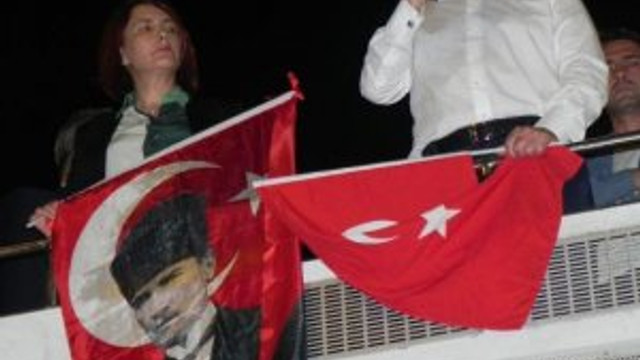 ''Darbecilerden biri hainler mezarlığına gömüldü''