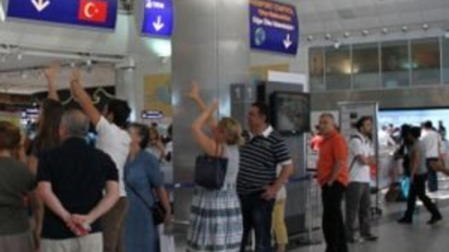 58 kişi Atatürk Havalimanı’nda yakalandı !