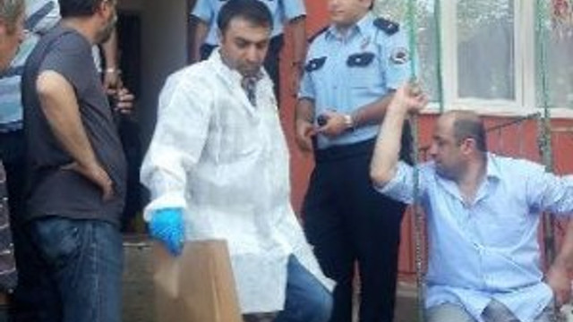 Komşusunun kafasına keserle vurup öldürdü