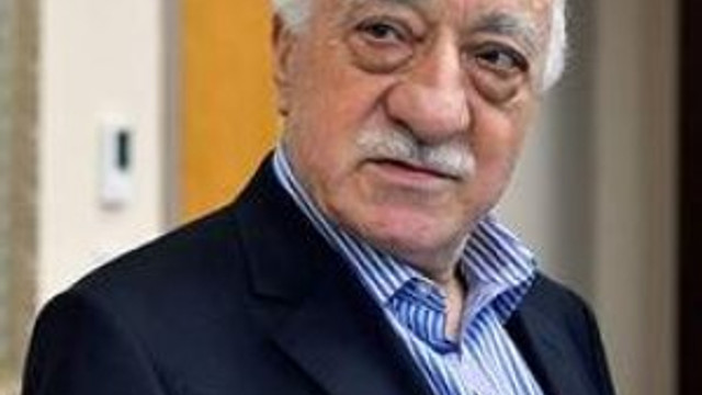 Gülen'e malikanesi önünde protesto