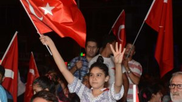Antalya kırmızı beyaza boyandı