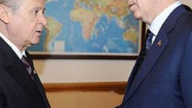 Erdoğan Bahçeli'nin tweetlerine retweet