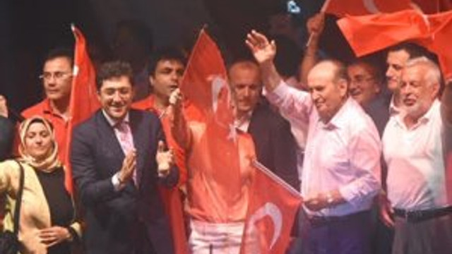Demokrasi ve özgürlük çığlıkları Barbaros Meydanı'nda atıldı