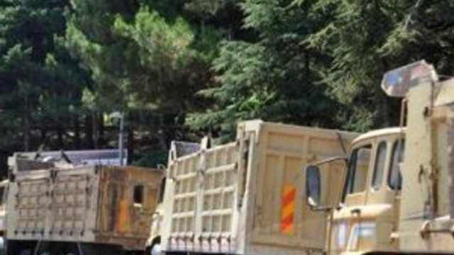 Kışlaların önündeki araçlar çekiliyor