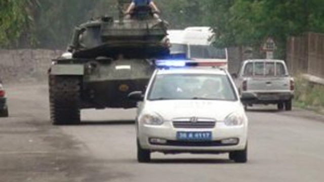 Polis eskortluğunda kışlaya döndü !