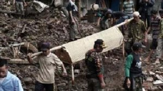 Toprak kayması 38 can aldı !