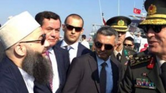 Hulusi Akar'a Cübbeli sürprizi