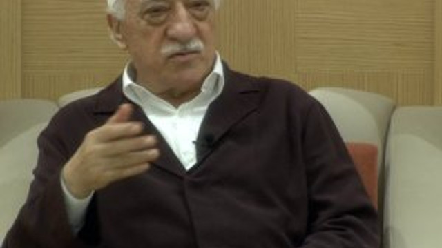 FETÖ elebaşının garip hareketleri