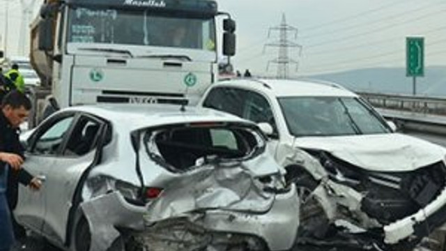 TEM'de zincirleme kaza: 5 yaralı