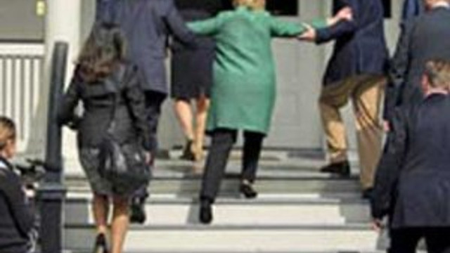 68 yaşındaki Clinton'un bu fotoğrafı ABD'yi böldü