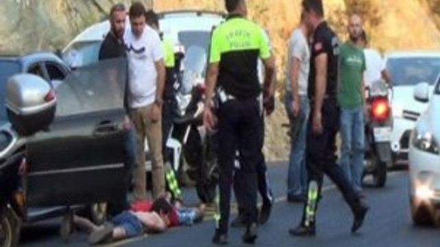 Babasının arabasını kaçıran genç şehri karıştırdı