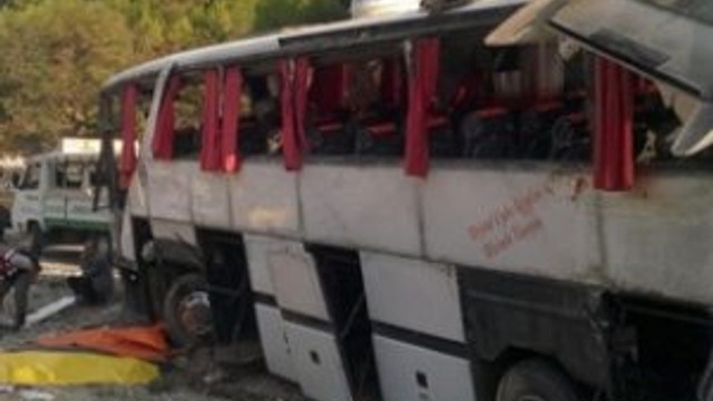 Kan gölüne döndü: 17 ölü 16 yaralı