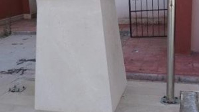 Atatürk büstünü çaldılar
