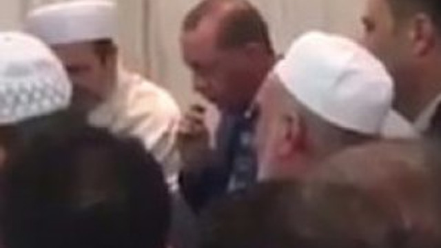 Erdoğan şehitler için Kuran-ı Kerim okudu