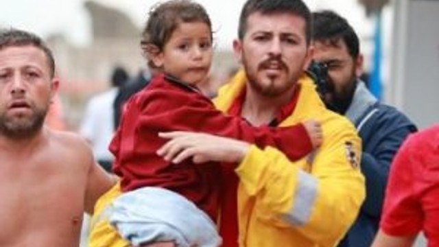 Antalya'da tur teknesi battı, yaralılar var