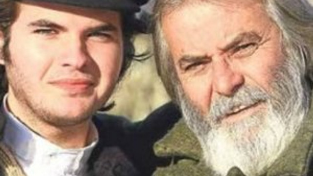 Tarık Akan'ın oğlu isyan etti !