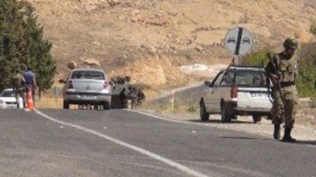 PKK'lılar yol kesip araçları taradı