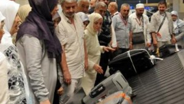 İlk hac kafilesi Türkiye'ye döndü