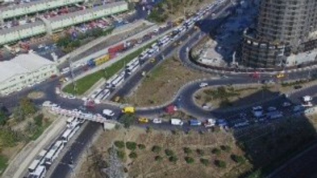 İstanbul'daki trafik çilesi havadan görüntülendi