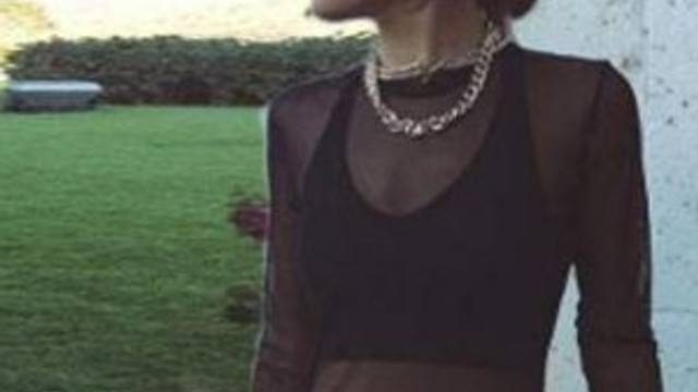 İrem Derici transparan kıyafetiyle olay oldu