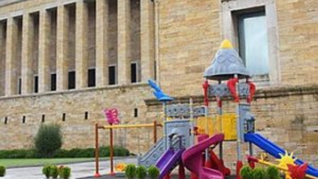 Anıtkabir'deki çocuk parkı tepki çekti