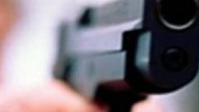 AVM'de silahlı dehşet: 4 kişi yaralandı, saldırgan kaçtı !