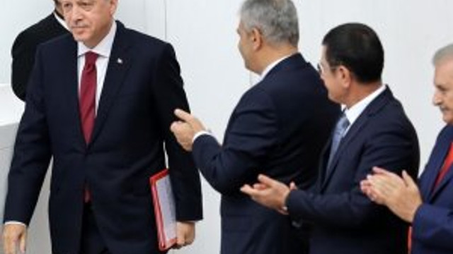 CHP'liler salonu terk etti