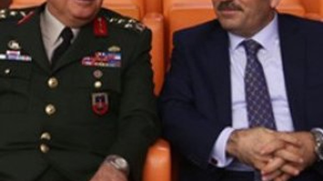 Jandarma Genel Komutanı ayrı oturdu