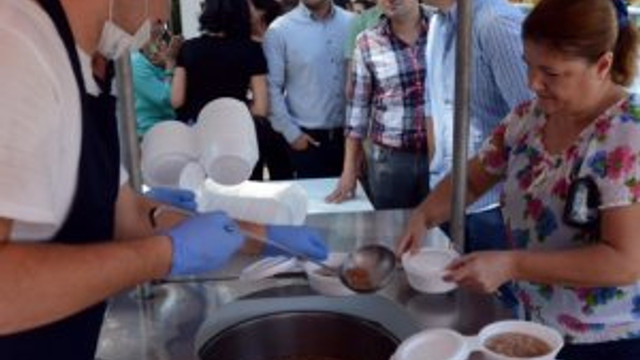 Büyükşehir’den 30 bin kişiye aşure ikramı