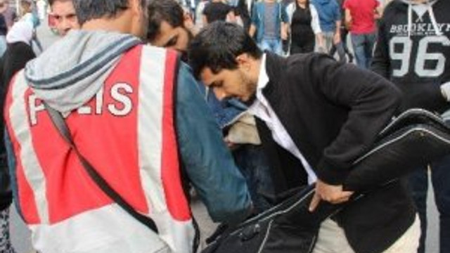 İstiklal Caddesi'nde didik didik arandı