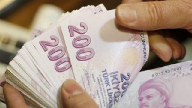 Çaldığı paralarla bakın ne yaptı !