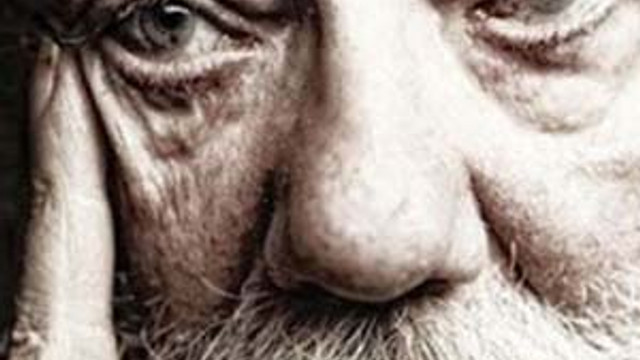 Ünlü yazar hayatını kaybetti