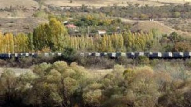 Tren geçişi sırasında patlama !