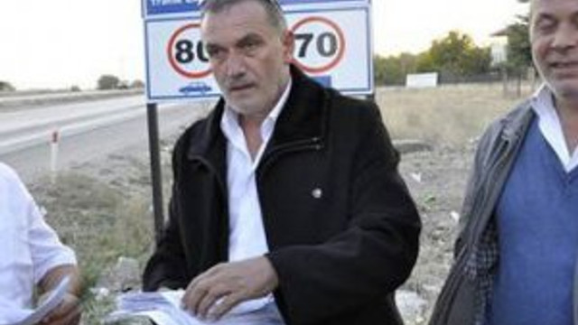 Trafik cezası yüzünden yolcuları indirdi !