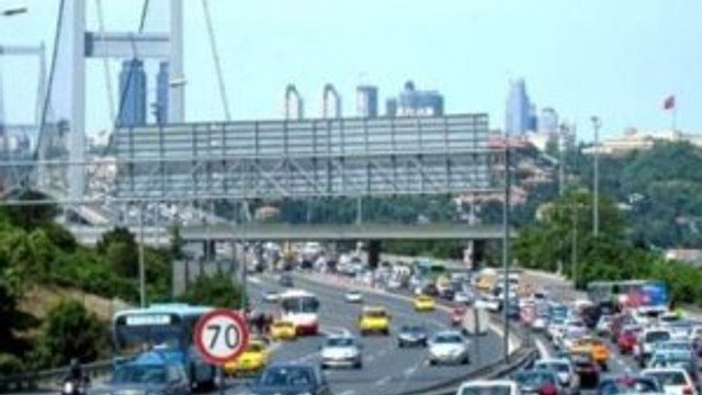 Köprü ve otoyollar para basıyor