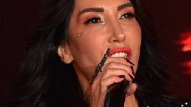 Hande Yener'den yeni tektaş modası
