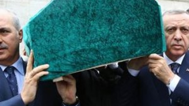 Erdoğan tabutuna omuz verdi