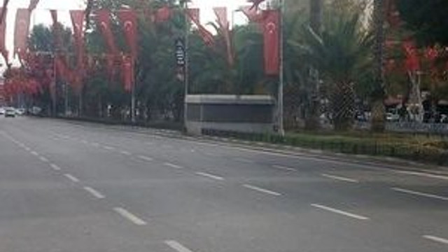 Yakıtı biten araç polisi alarma geçirdi