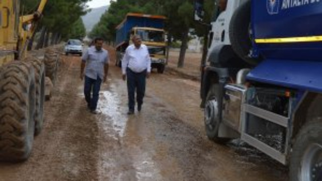 Korkuteli Çomaklı yolu yenileniyor