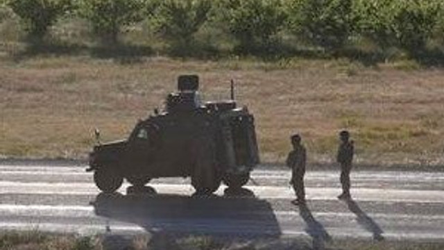 Polis aracı geçişi sırasında patlama