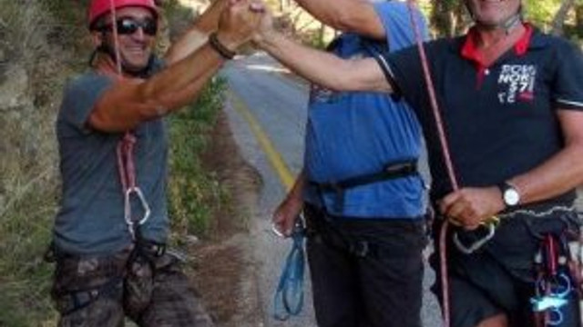 El ele verip ''engeli'' aştılar